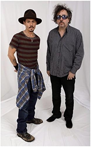 Тим Бъртън с Джони Деппом Изглеждат Сериозни Снимка в цял Ръст, 8 х 10