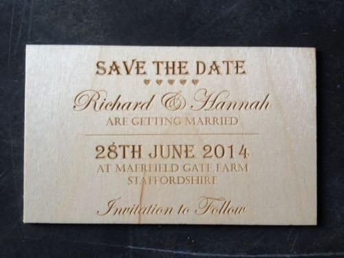 Обичай Дървени Покани картички със запазване на дата - Необичайни и стилни покани за сватба (128)